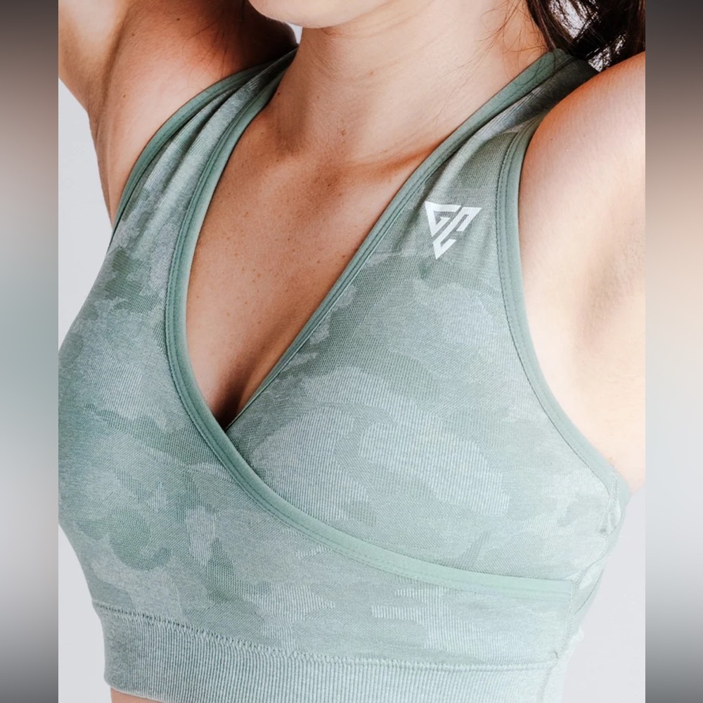 GYMSHARK  ADAPT CAMO SEAMLESS SPORTS BRA SIZE XS